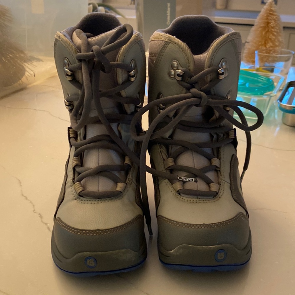 Burton Moto Kids Snowboard Boots -  Kids Size 4